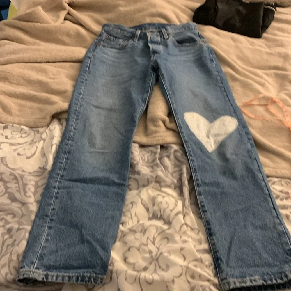 Levi’s 501 heart patch jeans, size 27, tts, like new! - Picture 3 of 12
